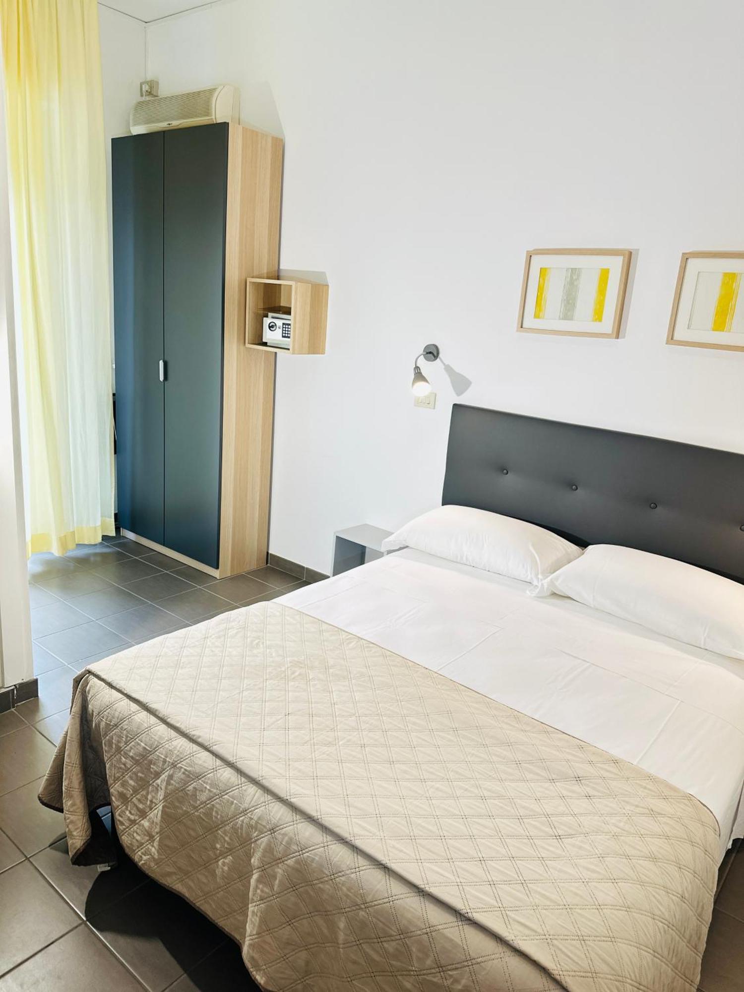 Hotel Villa Perazzini Rimini Esterno foto