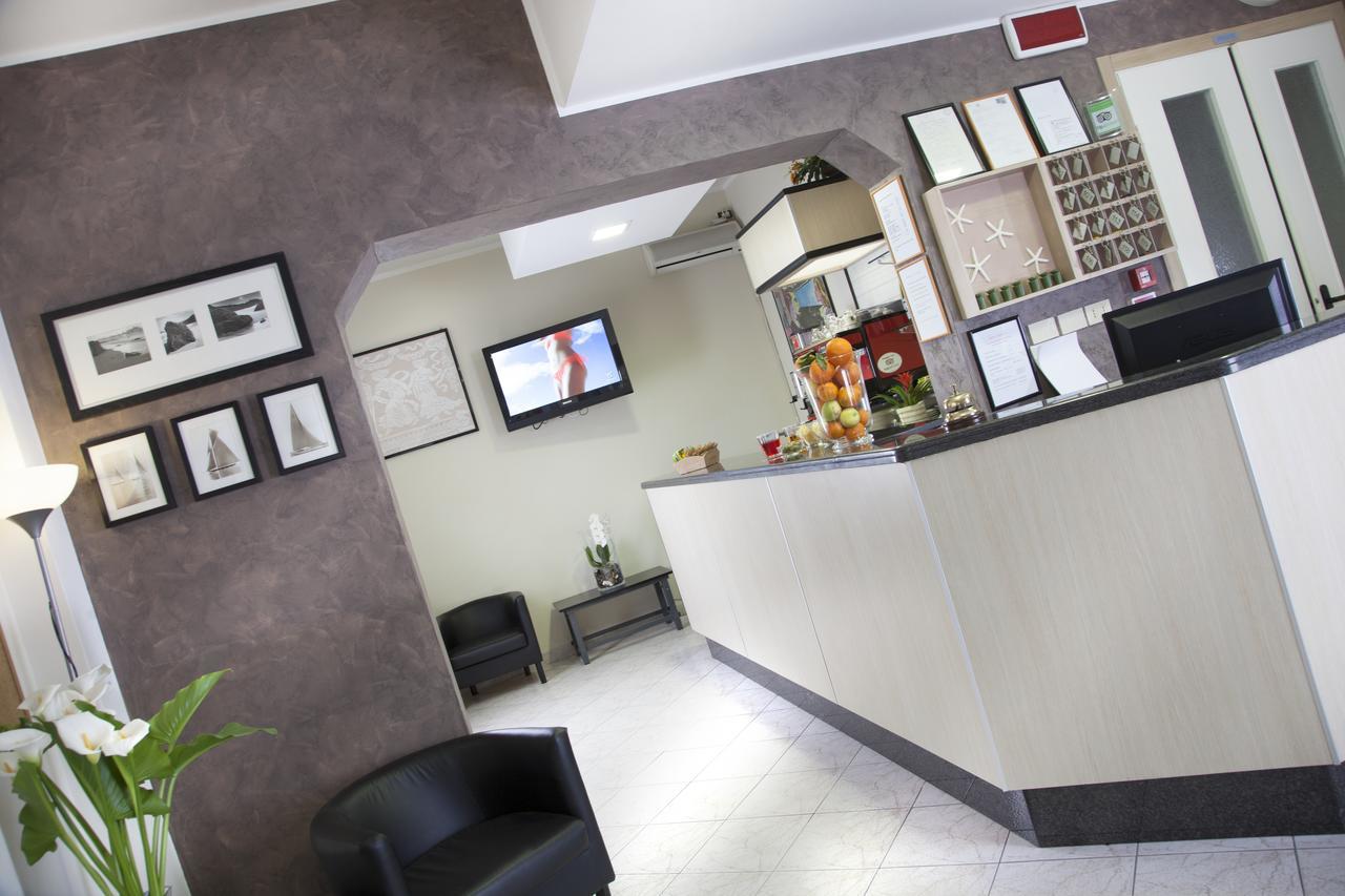 Hotel Villa Perazzini Rimini Esterno foto