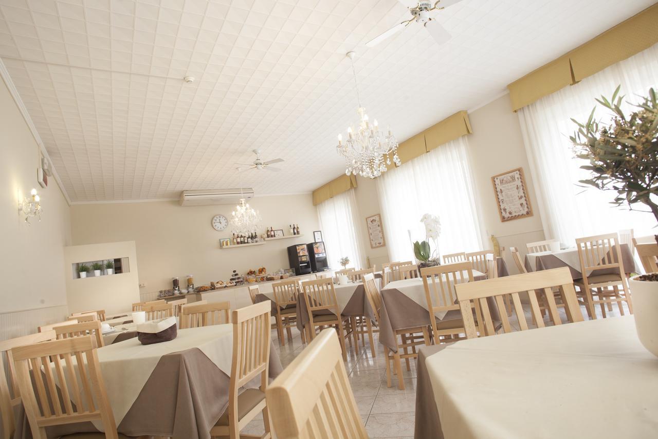 Hotel Villa Perazzini Rimini Esterno foto
