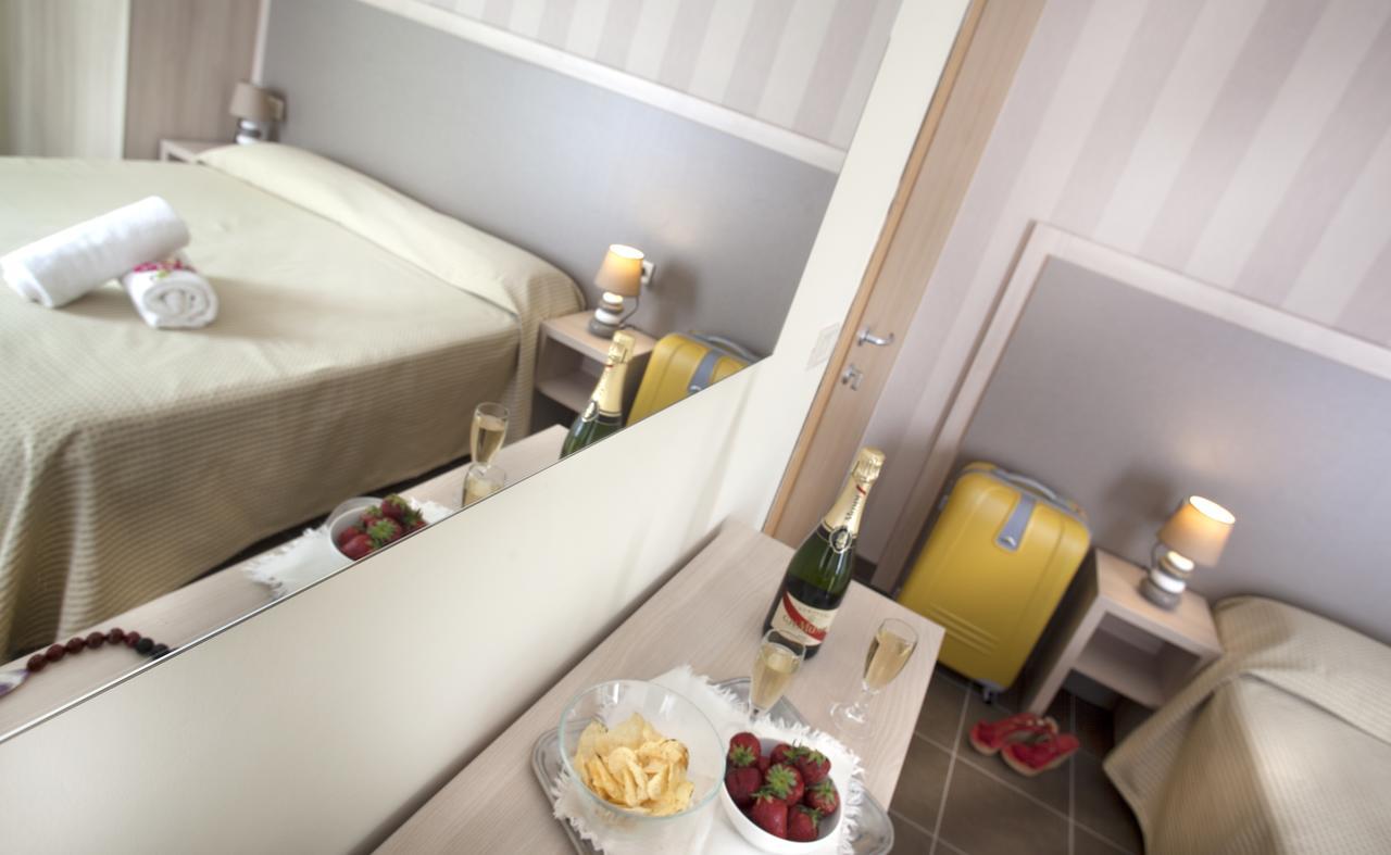 Hotel Villa Perazzini Rimini Esterno foto
